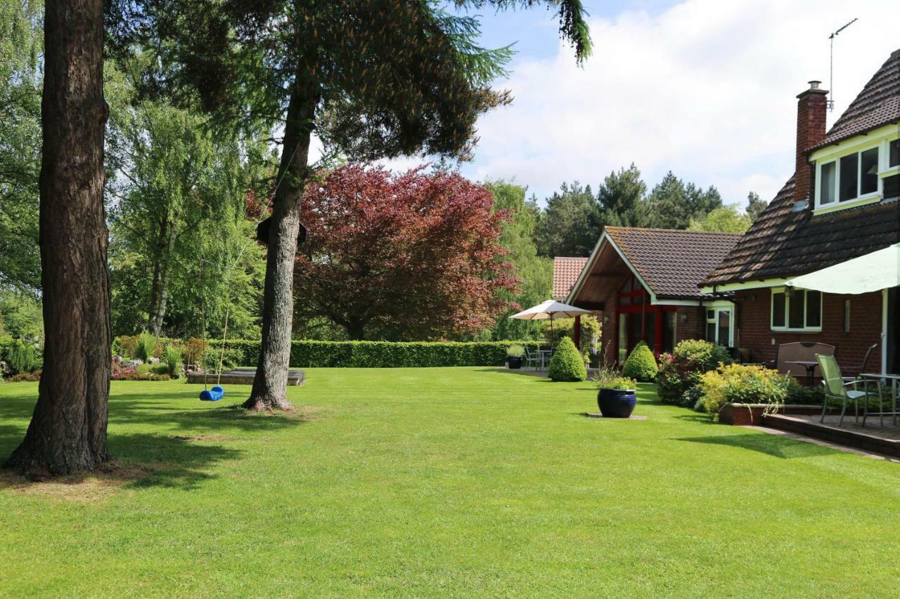 Surlingham Lodge Studio Large Family Cottage Norwich Exterior photo